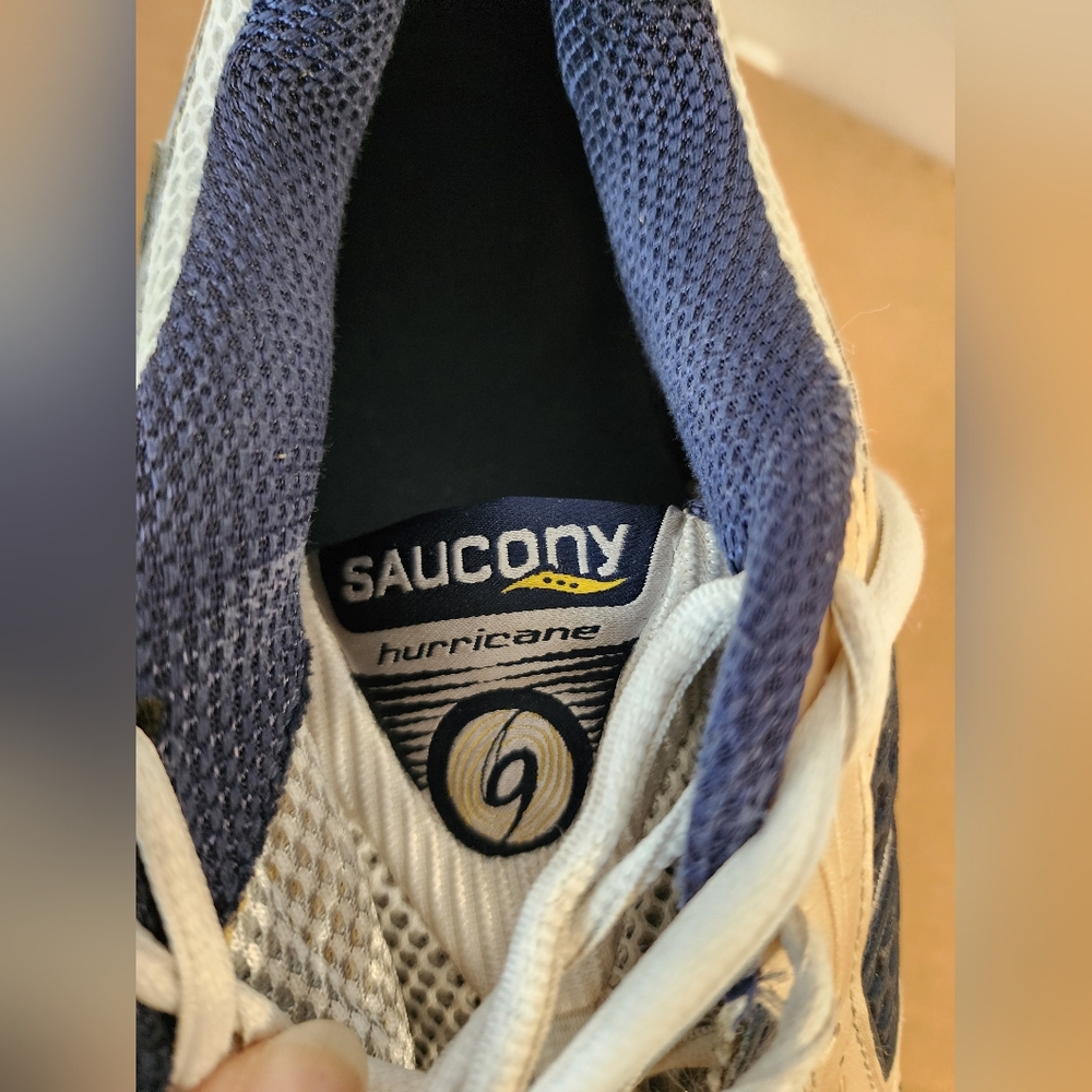 Retro Men's size 12 saucony hurricane 9